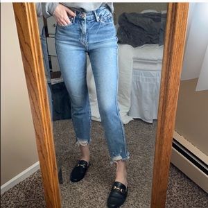 🍑 Good American Good Curve Straight w/ fray leg